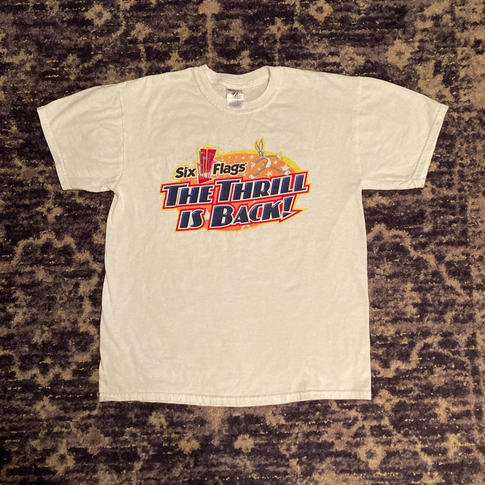 Vintage Six Flags Looney Tunes Bugs
Bunny shirt
